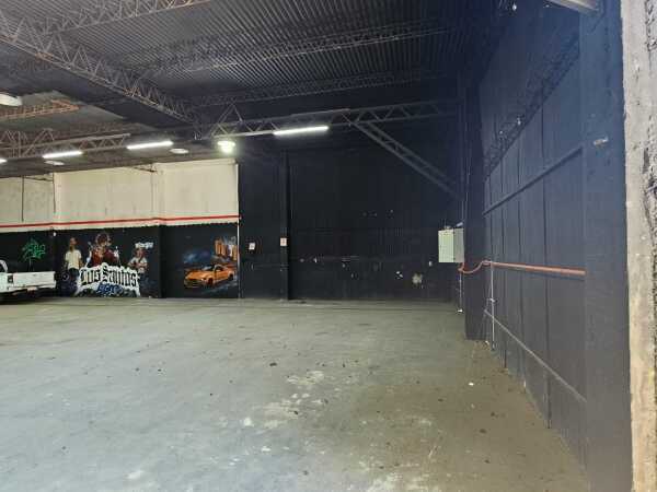 ALQUILO SHOWROOM CON DEPOSITOS EN LOS LAURELES – 3