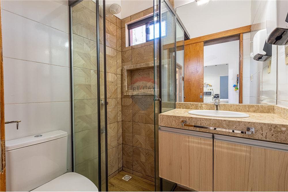 Casa con local comercial en esquina /Villa Ofelia – 3