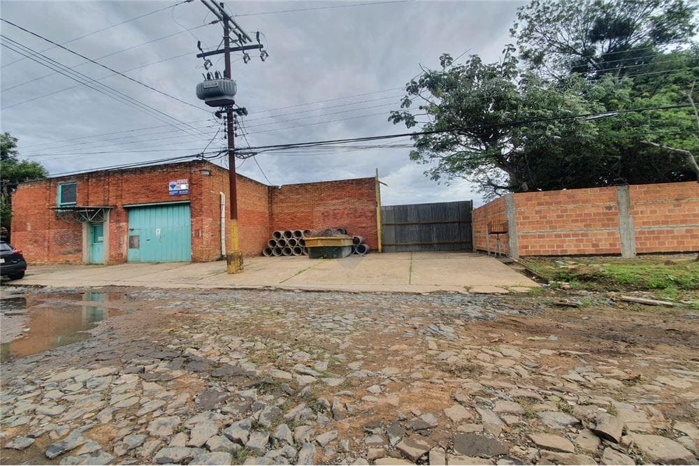 EN VENTA AMPLIO TERRENO ZONA COLEGIO GOETHE – 3