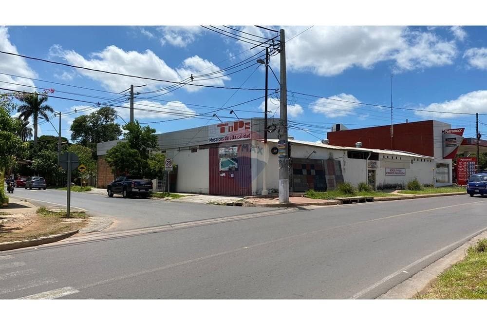 OPORTUNIDAD - PROPIEDAD EN ESQUINA SOBRE LAGUNA GRANDE