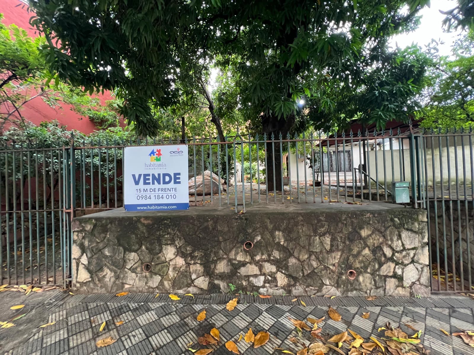 VENDO PROPIEDAD SOBRE JULIO CORREA, ZONA DE ALTO TRANSITO.