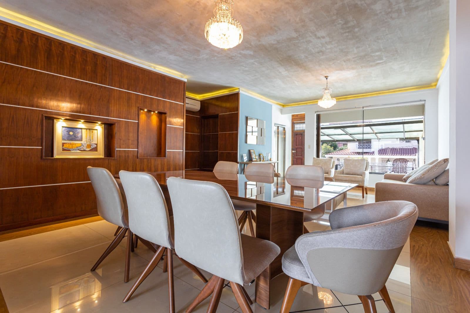 En Venta Hermosa Casa Pareada con Ascensor- Barrio Herrera