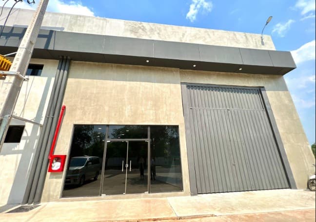 Alquilo Moderno Depósito con Showroom en Luque – Zona Ita Angu’a – 3