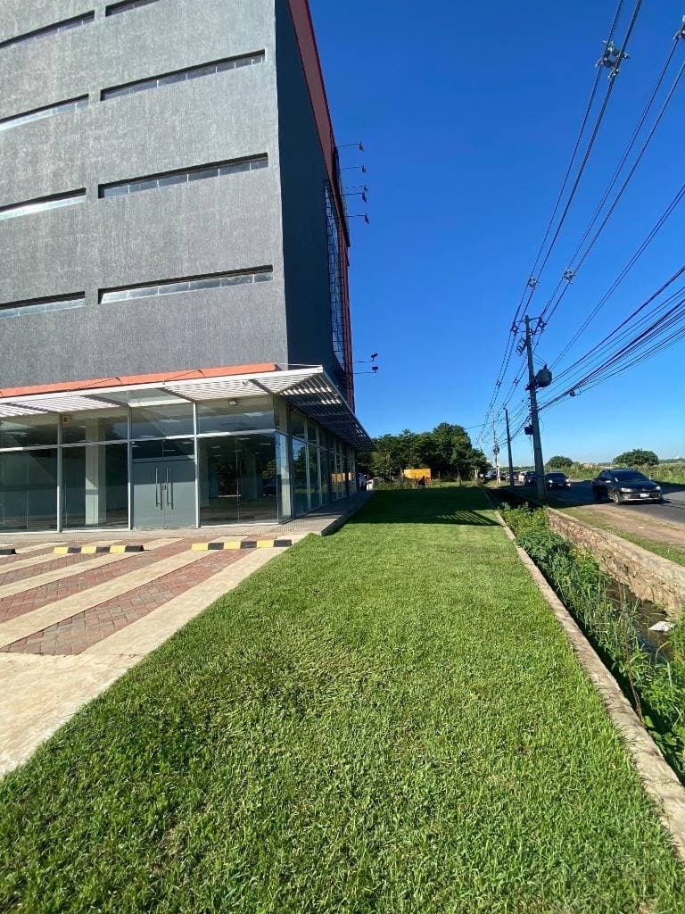 ALQUILER DE SHOWROOM 290 m² Excelente visibilidad y zona de Condominios Premium – 3