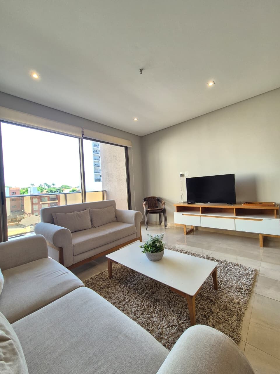 Departamento En Alquiler Amoblado De 2 Habitaciones, Zona Molas Lopez. – 3