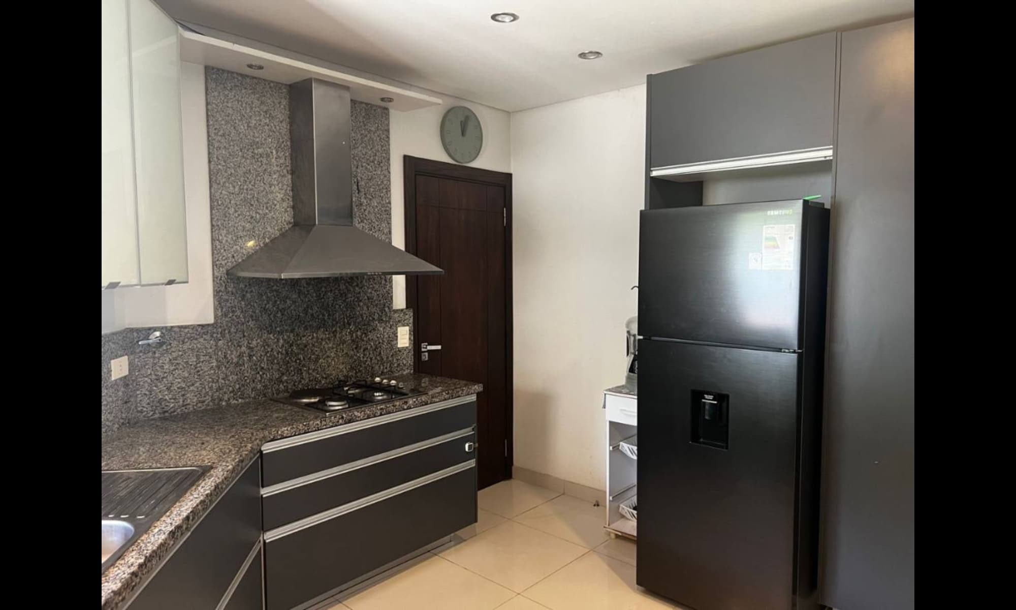 Alquilo Lujosa Residencia en Lambaré a solo 2 cuadras de Luis Ma. Argaña – 2