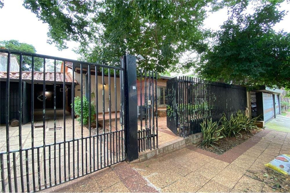 CASA VENTA ZONA IPS 12 DE JUNIO