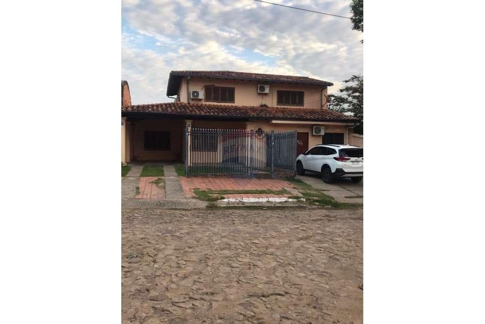 Casa de dos plantas en fdo. Norte