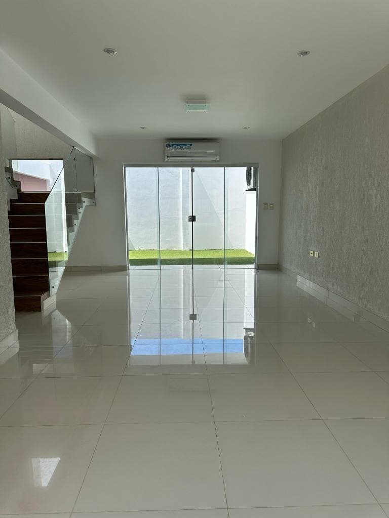 DÚPLEX EN CONDOMINIO CERRADO-Lambare – 3