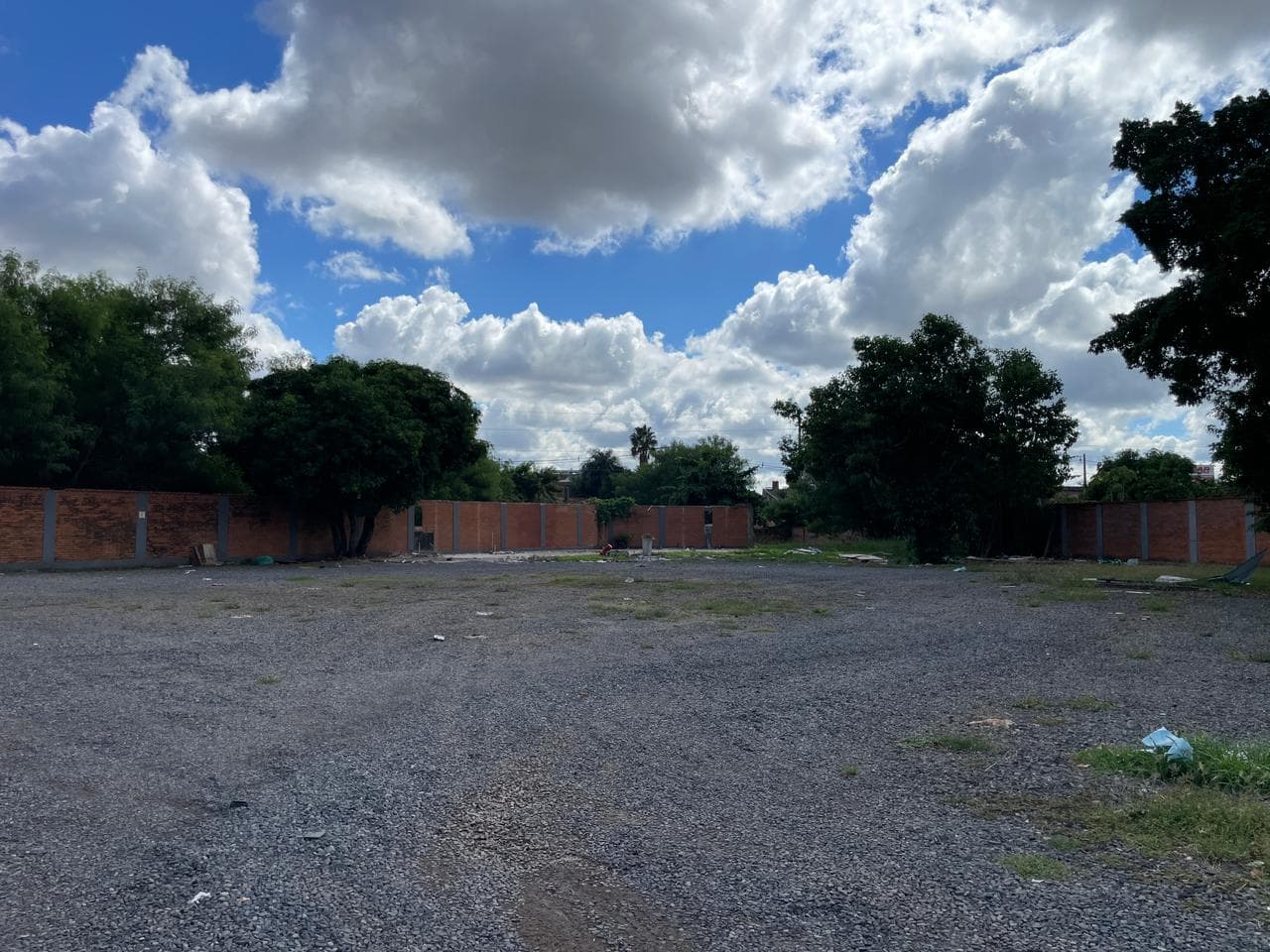 ALQUILO AMPLIA PROPIEDAD PARA INVERTIR EN BARRIO SAN JORGE ASUNCIÓN – 2