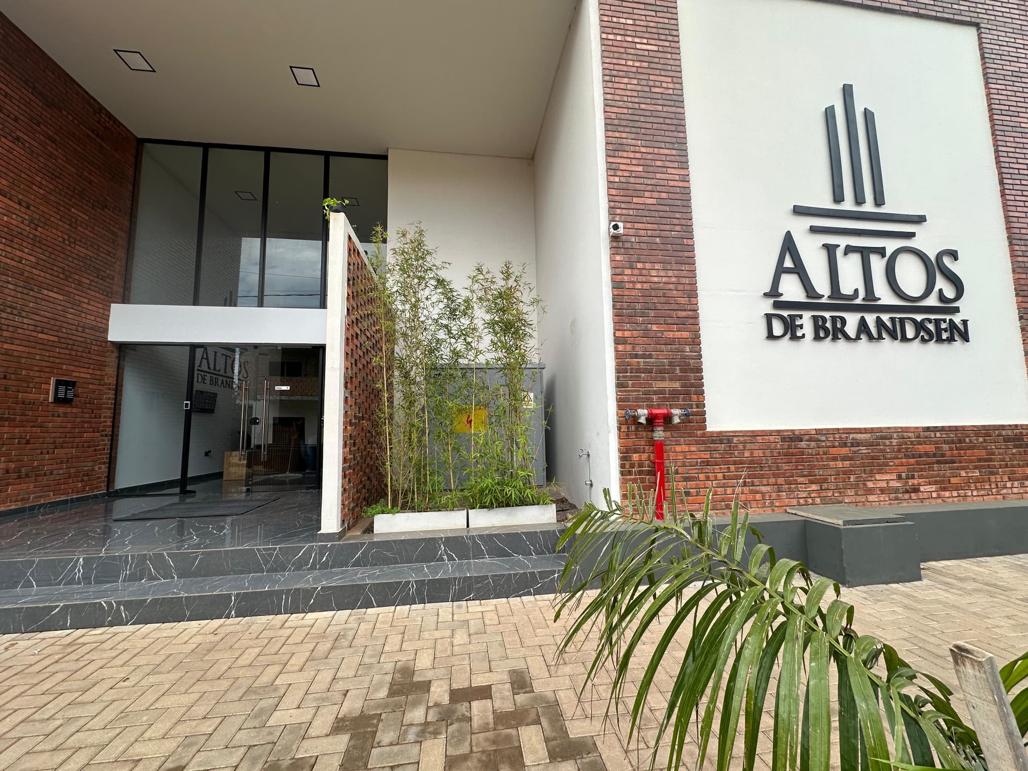 Alquilo Depto. De 2 Dormitorios Zona Shopping Pinedo.