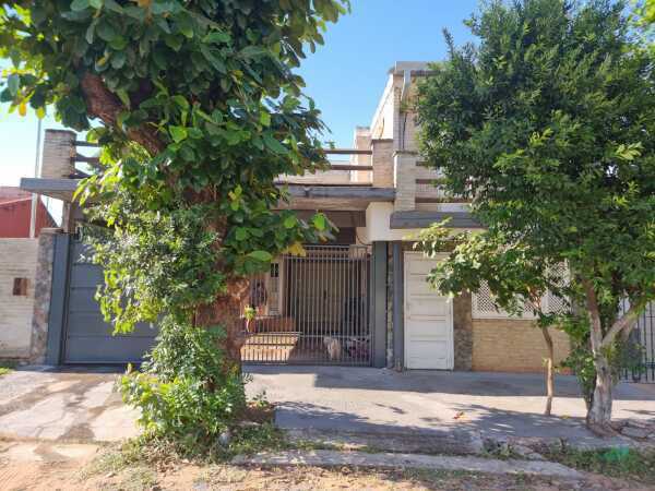 VENDO CASA + DÚPLEX en Barrio Hipódromo