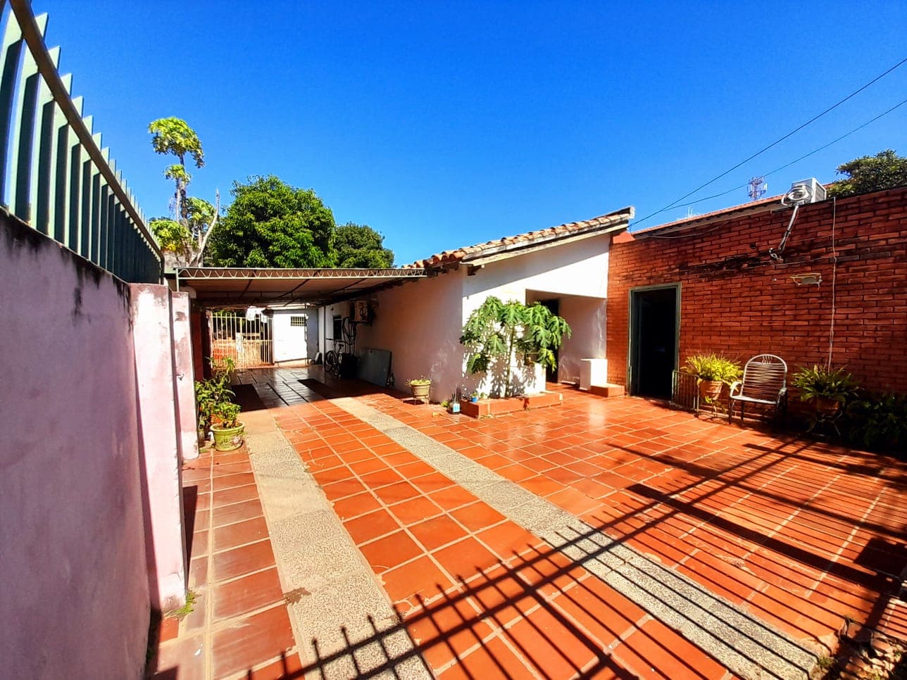 VENDO CASA EN LAMBARÉ Z/ COLEGIO SEK‼