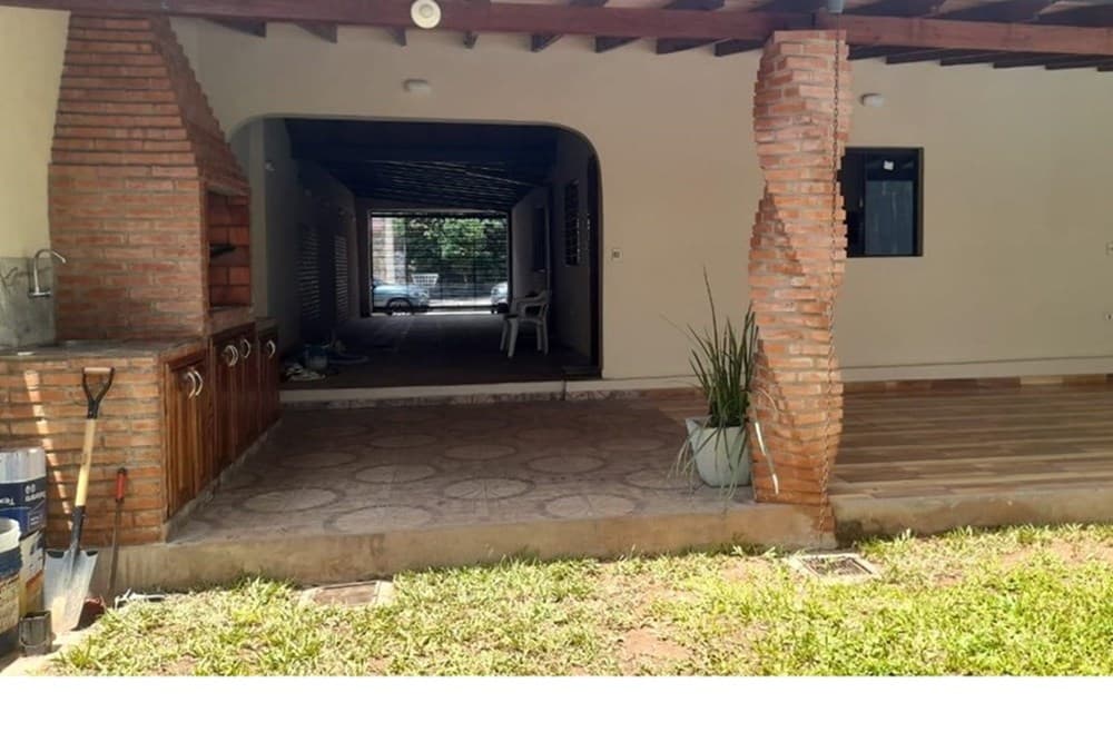 VEDO AMPLIA CASA EN ZONA SHOPPING SAN LORENZO J.A. – 2