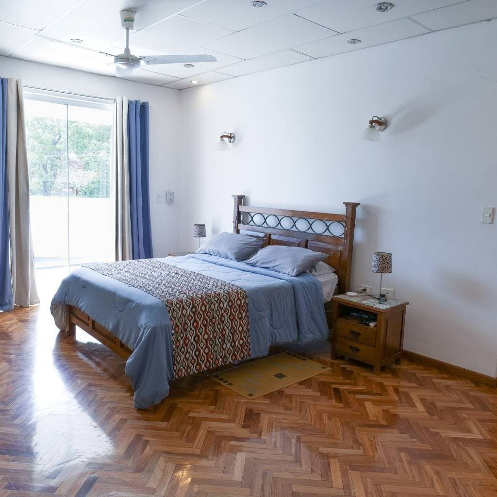 VENDO HERMOSA RESIDENCIA CON PISCINA EN BARRIO JARA – 2