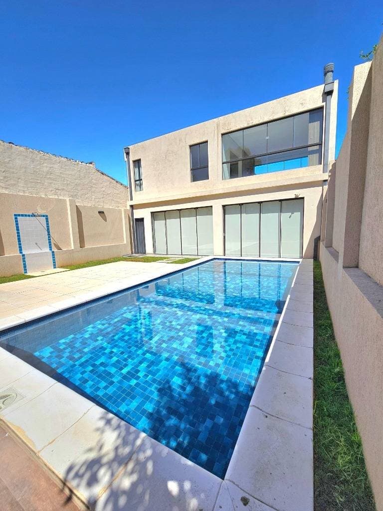 OFERTA CASA REMODELADA PARA OFICINA O VIVIENDA EN EL BARRIO YCUA SATI