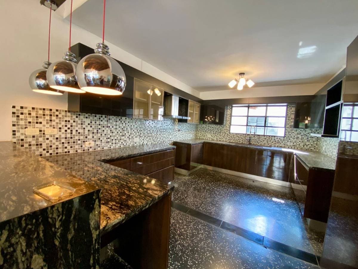 Se alquila amplia casa para uso comercial o residencial – 3