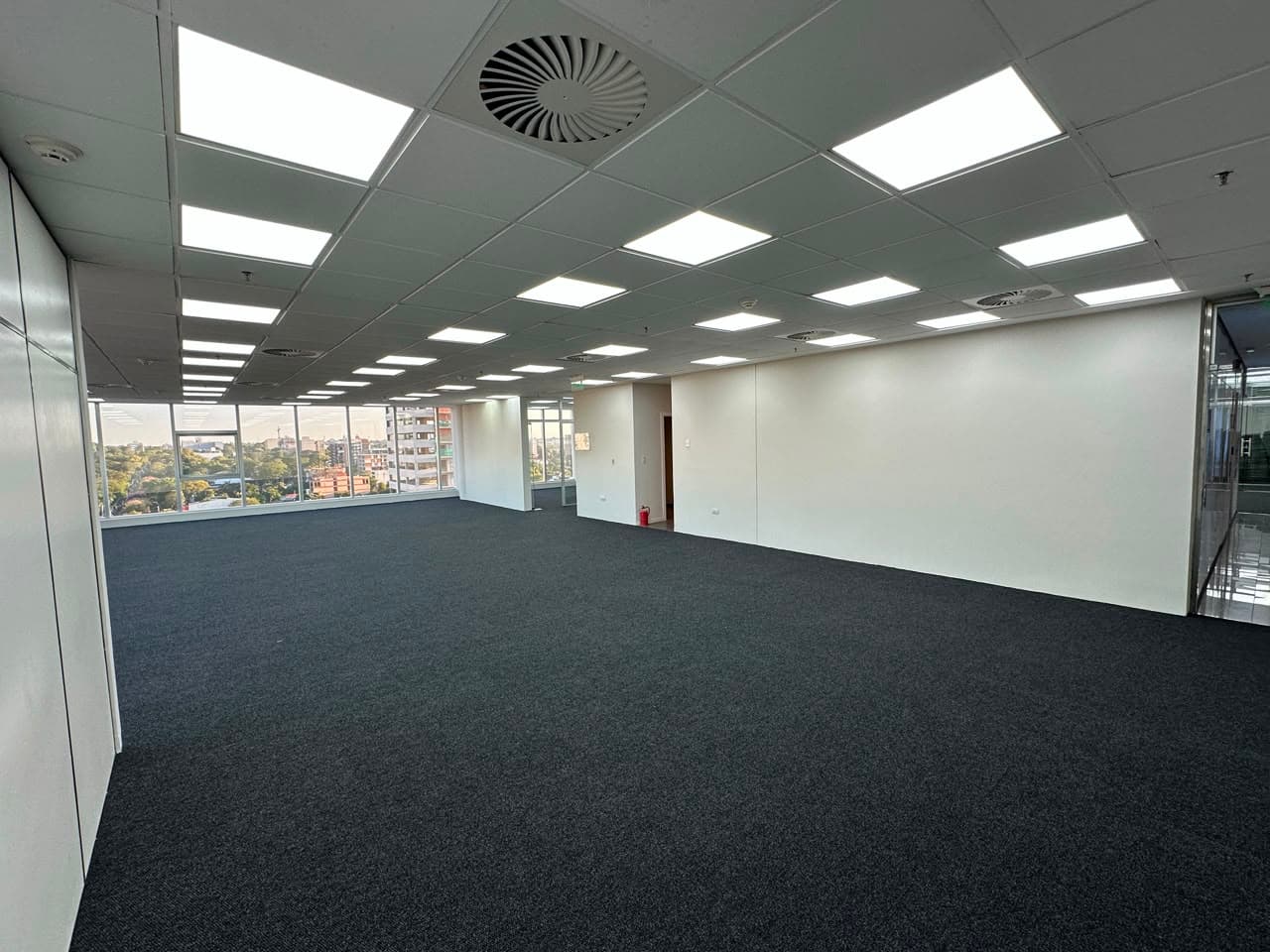 EN ALQUILER OFICINA CORPORATIVA - TORRE LAS AMERICAS – 3