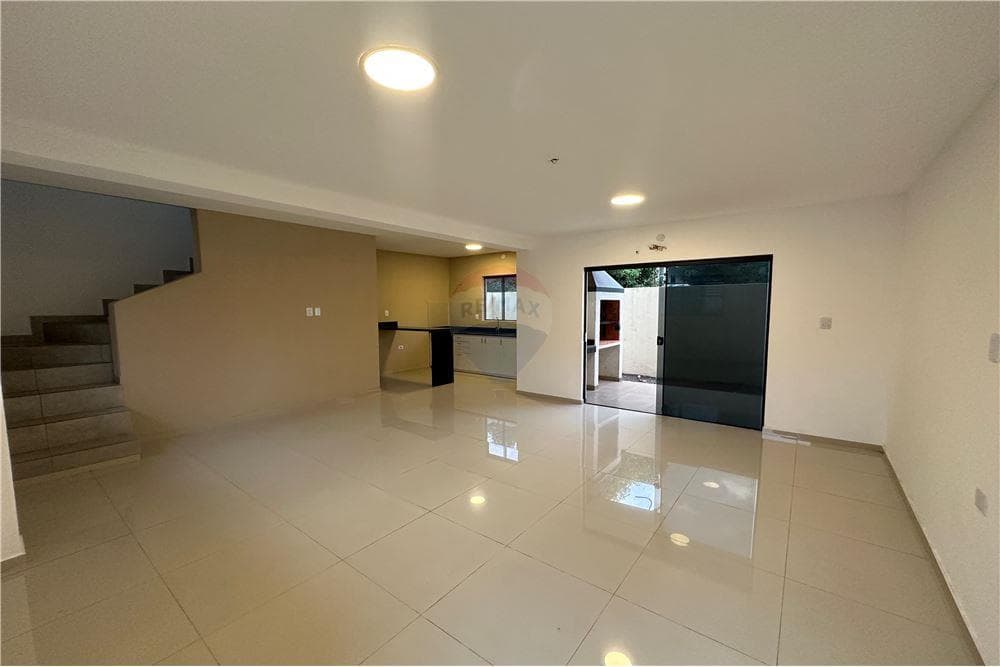 VENDO DUPLEX DE 3 DORMITORIOS-LUQUE – 3