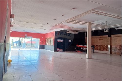 ALQUILO SALON COMERCIAL EN FERNANDO DE LA MORA – 3