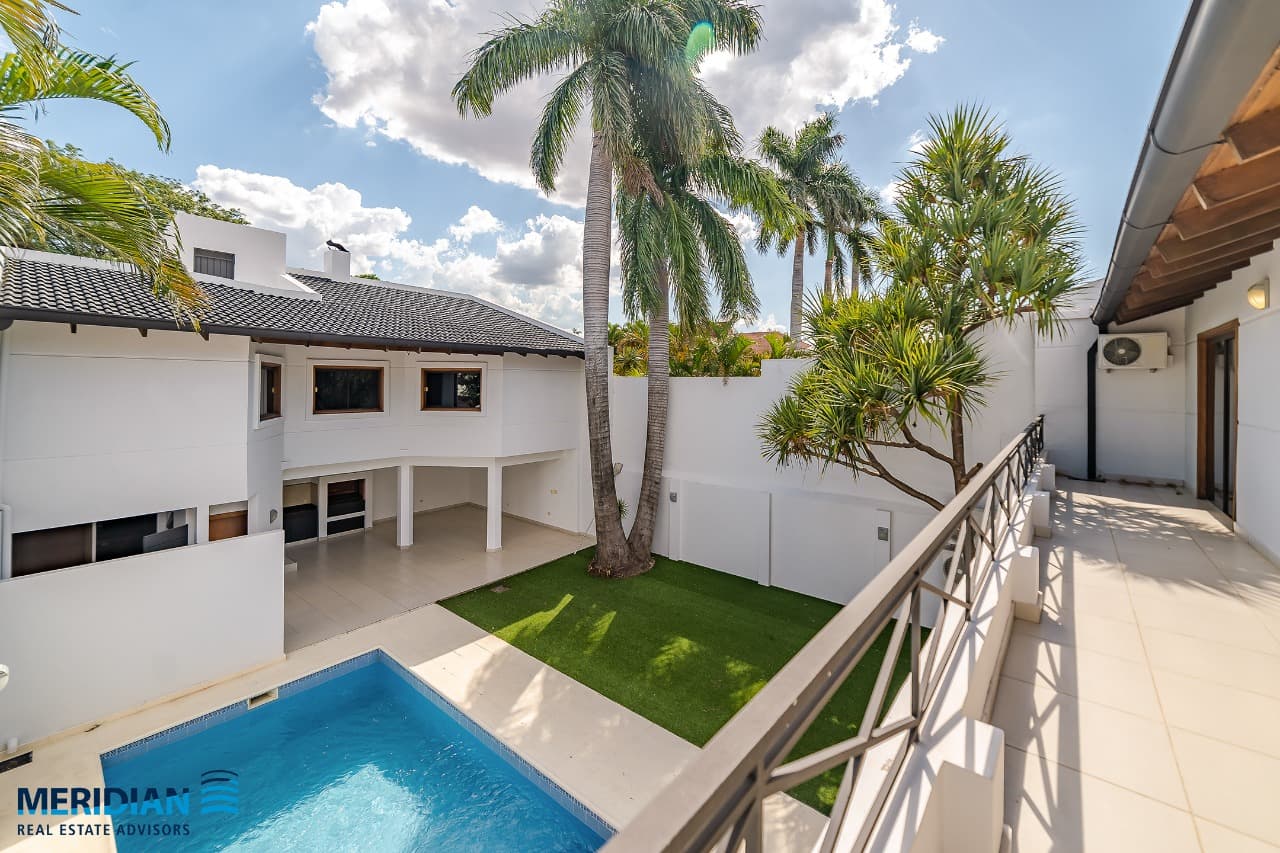 VENDO HERMOSA CASA DE 4 DORMITORIOS EN YKUA SATI