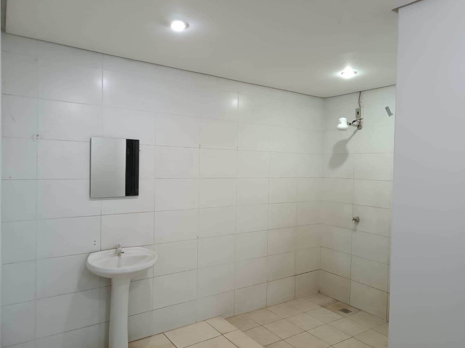 ALQUILO DEPOSITO EN MRA DE 900 M2 – 3