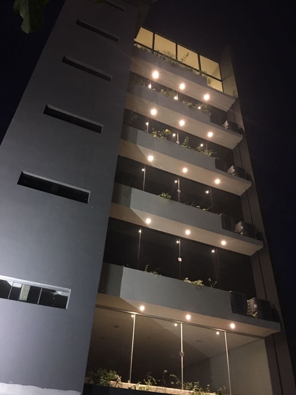 Vendo Edificio 7 Pisos. Avda España - Villa Morra / Carmelitas Us$ 2.500.000.- – 2