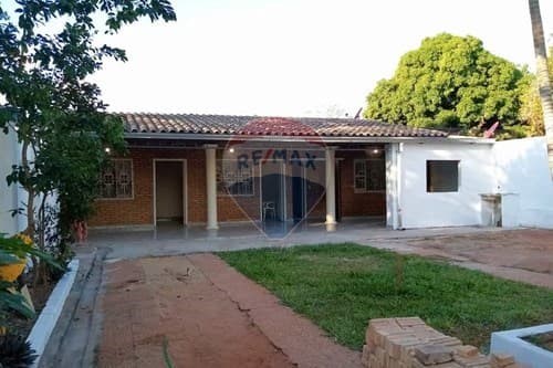 En venta casa de 4 habitaciones con Salon comecial