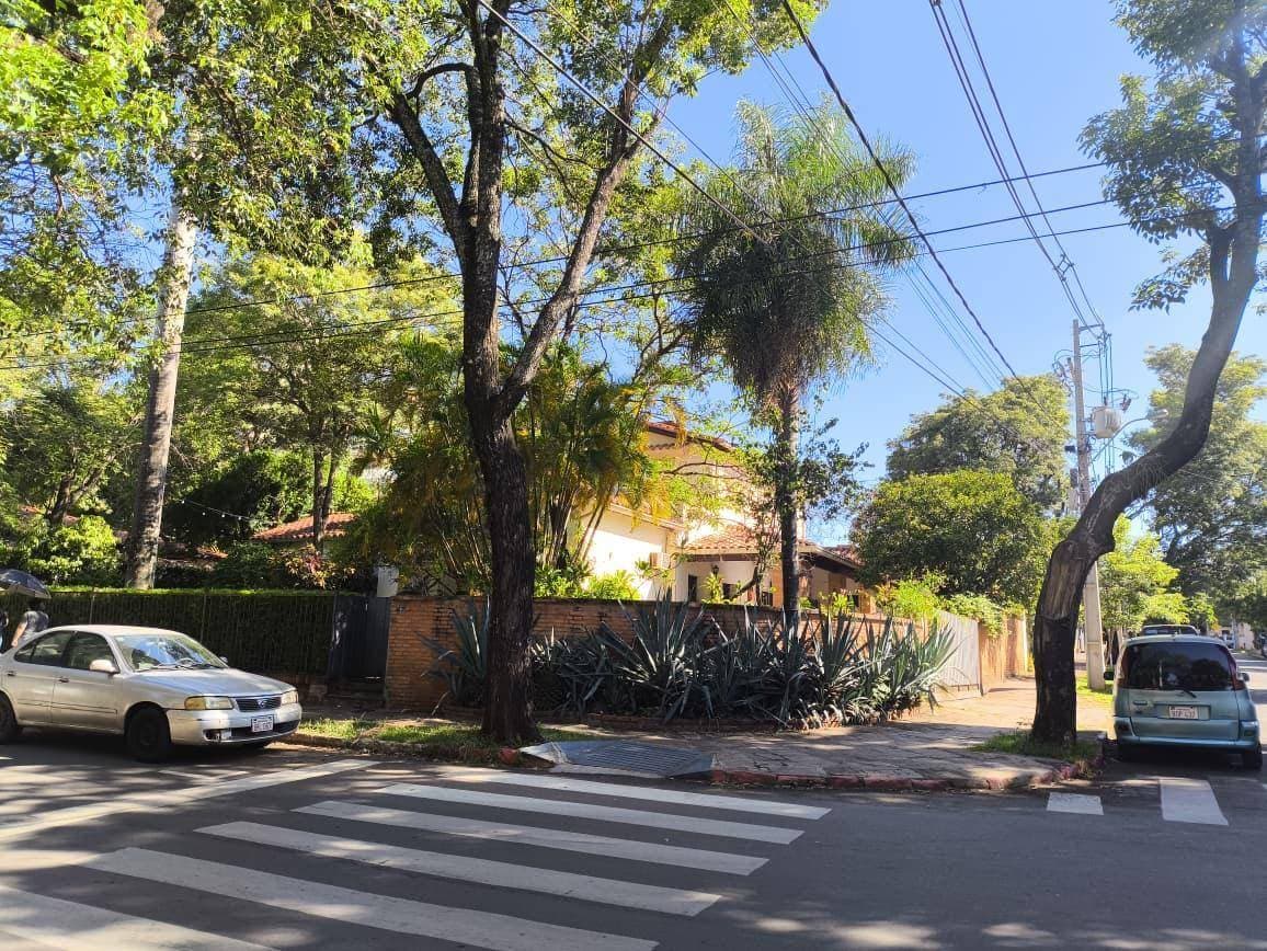 HERMOSA Y AMPLIA PROPIEDAD EN ESQUINA EN ZONA PRIVILEGIADA DE ASUNCIÓN – 3