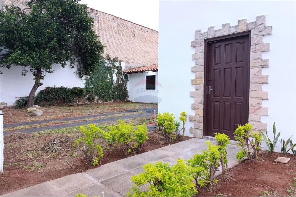 Amplia casa en alquiler zona Corrales – 2