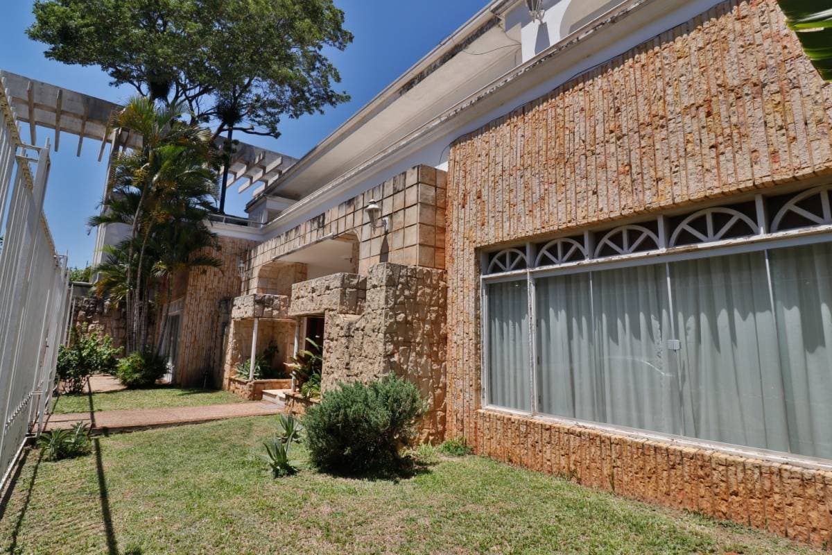 ALQUILO AMPLIA RESIDENCIA EN ZONA SEMINARIO