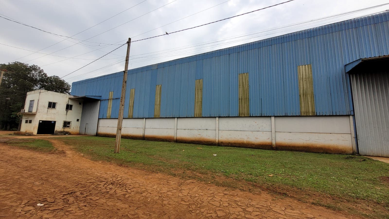 Alquilo amplio depósito de 2.600m2 en el Km 20 de Minga Guazú – 3