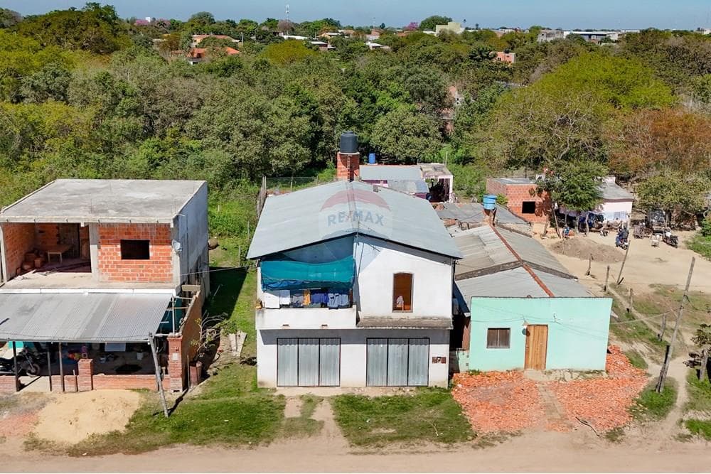Casa de 2 Niveles en Nanawa - 345 m2 frente a Cancha Sportivo Puerto Elsa