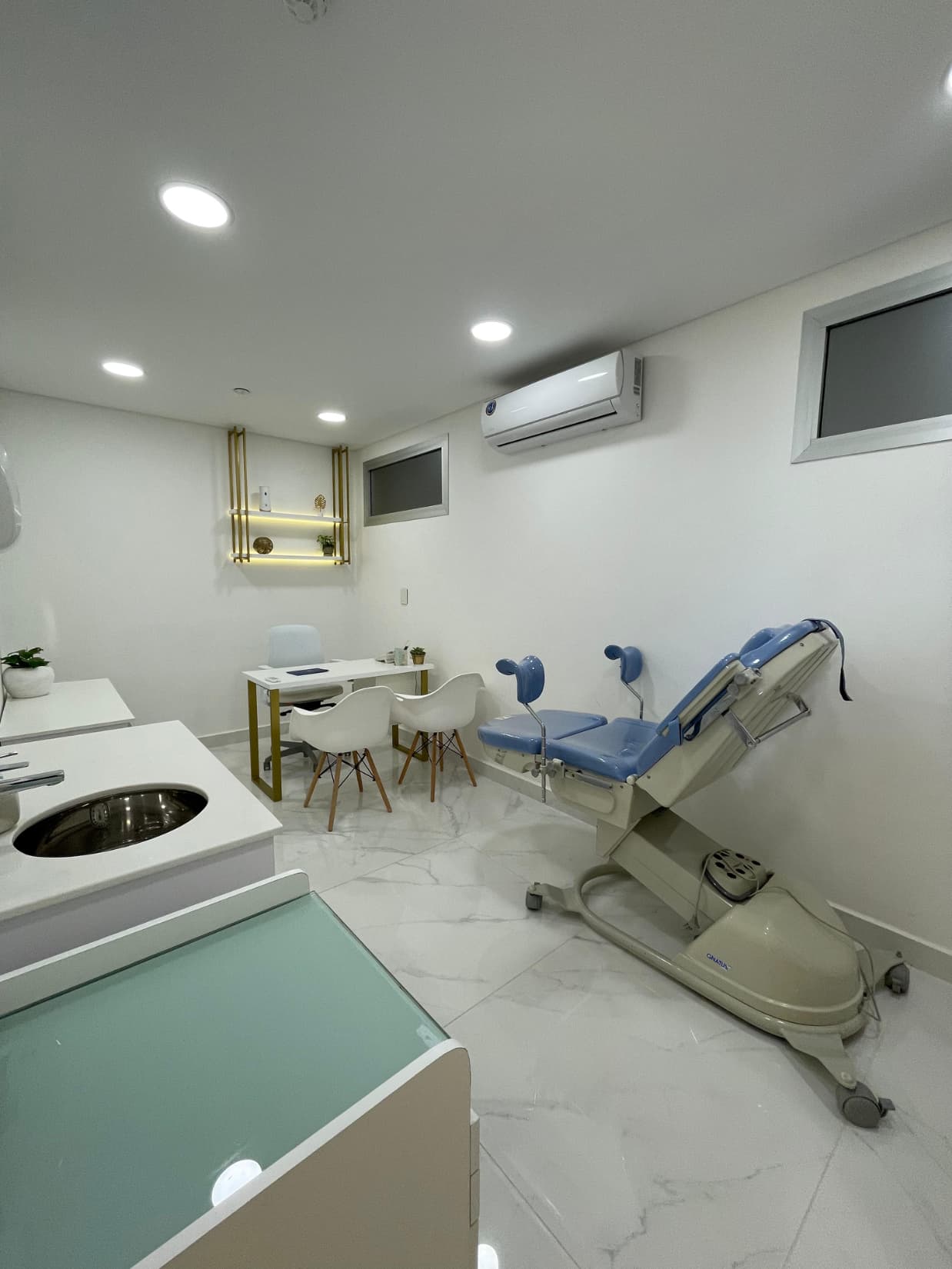 EN ALQUILER CONSULTORIO AMOBLADO ZONA VISTA ALEGRE
