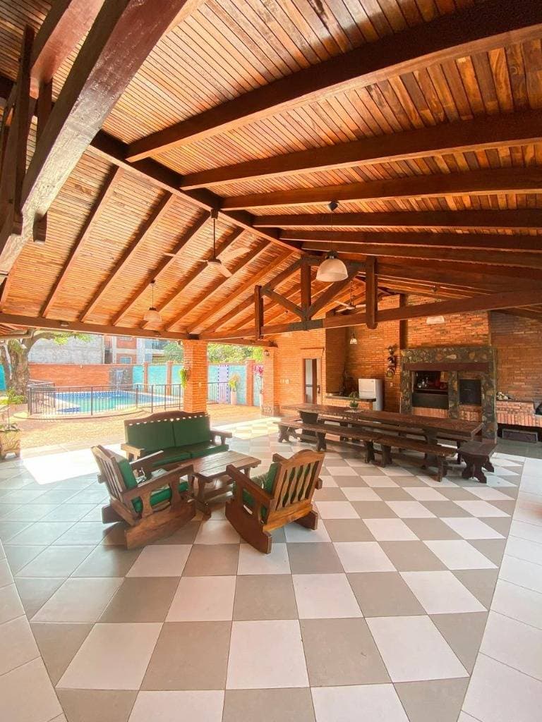EN VENTA HERMOSA RESIDENCIA EN FERNANDO DE LA MORA ZONA SUR – 3