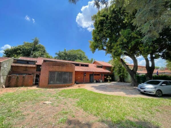 Alquilo amplia propiedad estilo colonial antiguo sobre la Avda. Mcal. López – 3