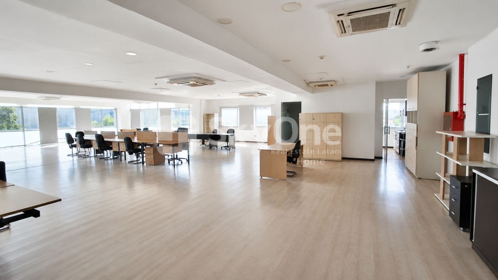ALQUILO OFICINA CORPORATIVA EN EL EJE CORPORATIVO DE 330m2 – 2