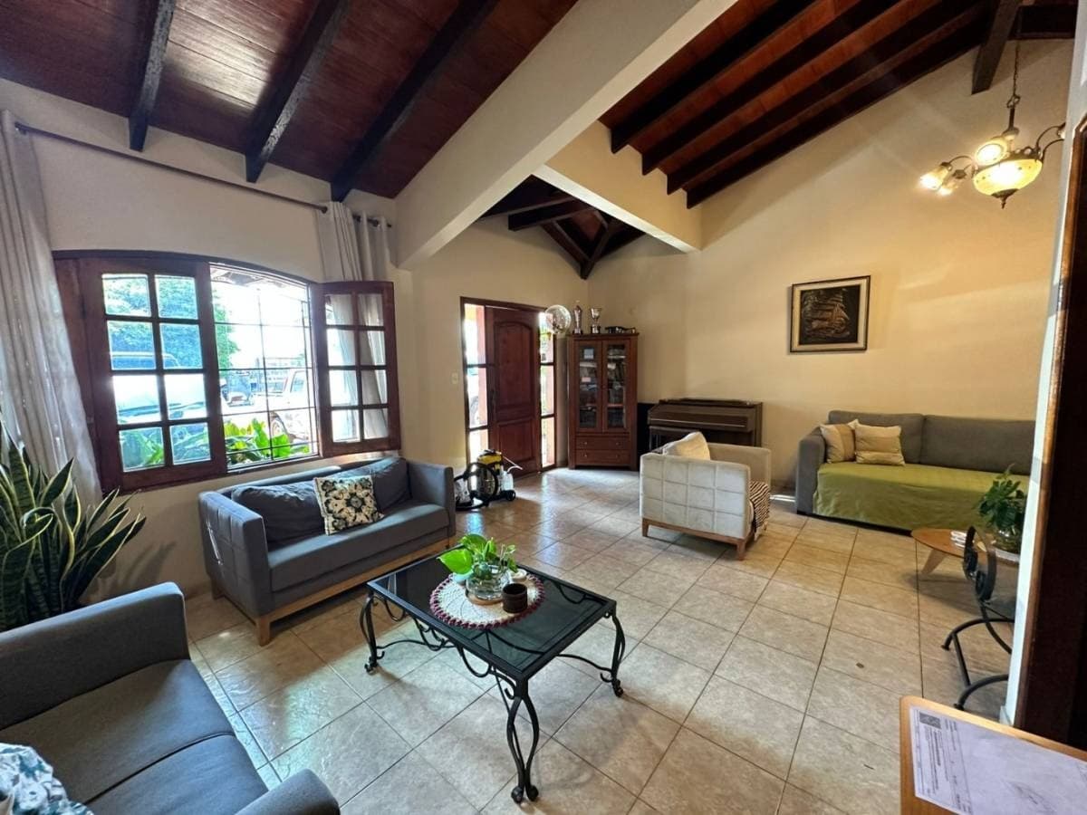 ALQUILO CASA PARA OFICINA O VIVIENDA DETRAS DEL SH. MULTIPLAZA – 3