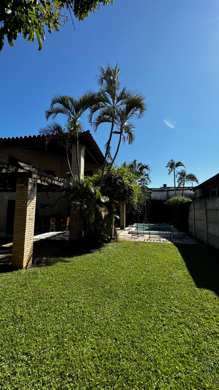 VENDO LINDA y AMPLIA CASA CON PISCINA EN VILLA ADELA