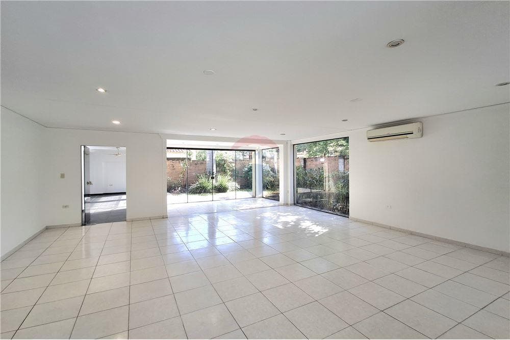 VENDO CASA EN CONDOMINIO BOULEVARD CONFEDERACIÓN LUQUE – 2