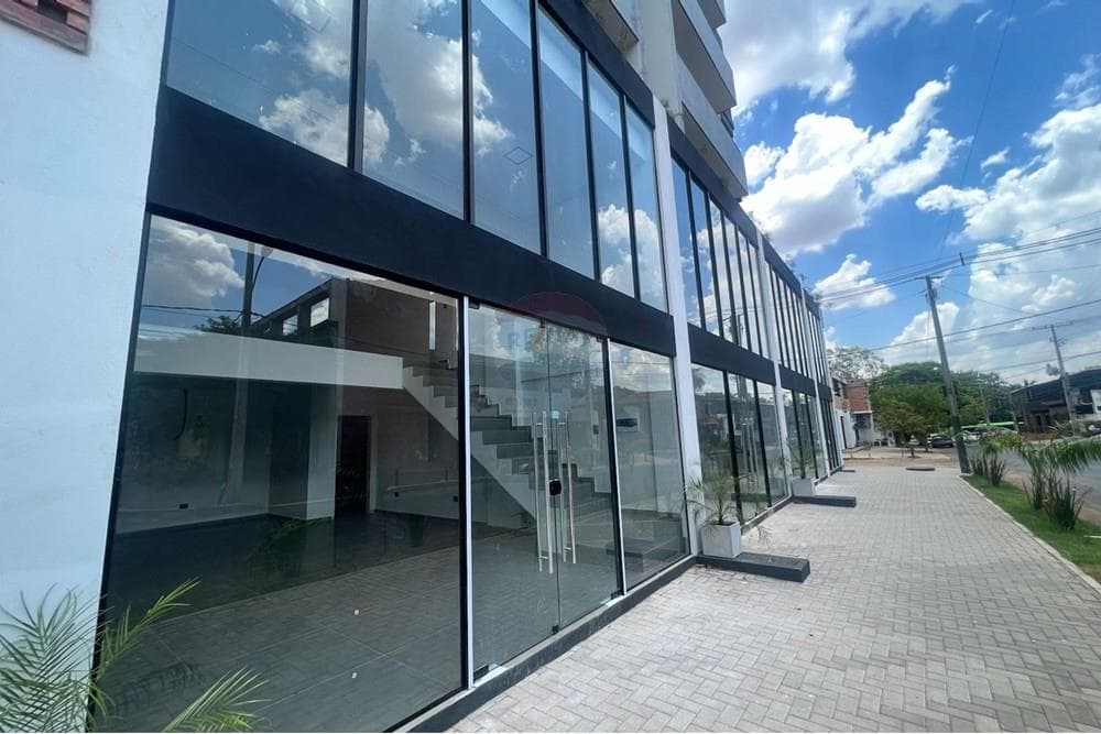 Alquilo Salon Comercial solo 100 Mts del acceso principal al Campus de la UNA – 2