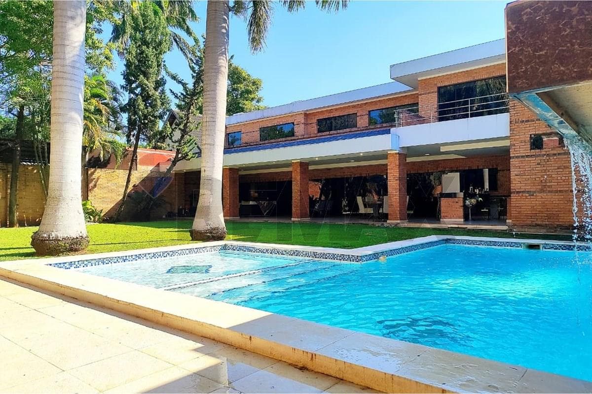 VENDO RESIDENCIA DE LUJO EN MCAL ESTIGARRIBIA
