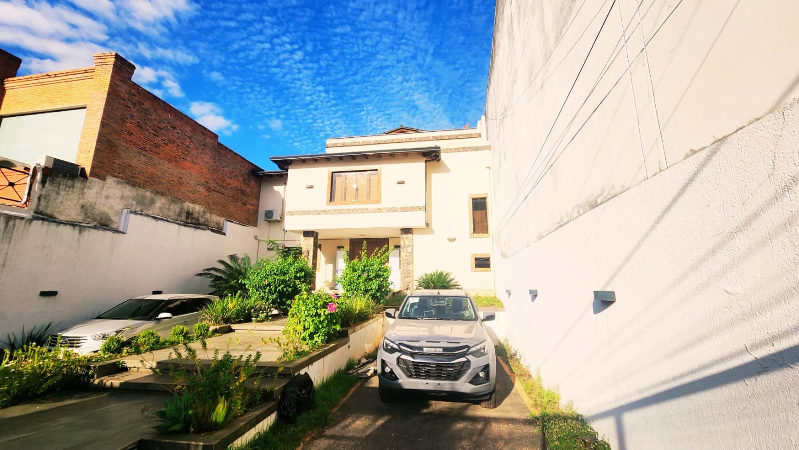 ALQUILO RESIDENCIA PARA OFICINA EN LOS LAURELES