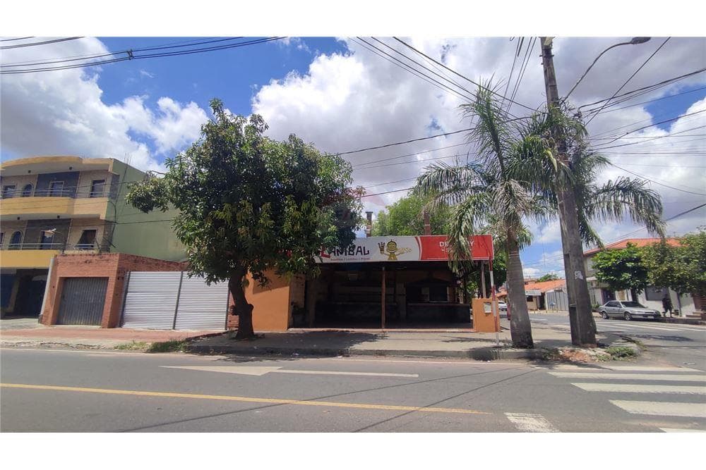 VENDO TERRENO EN LOS LAURELES EN ESQUINA