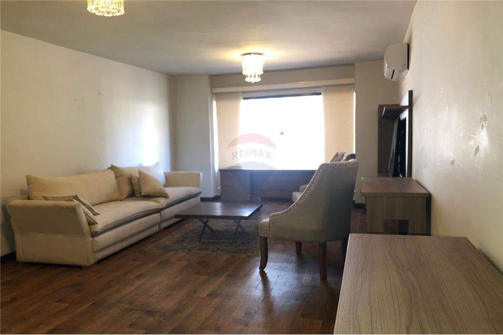 Amplio Dto. en 1er nivel para oficina o residencia
