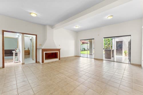 VENDO AMPLIA CASA EN LUQUE - CUARTO BARRIO!! – 2