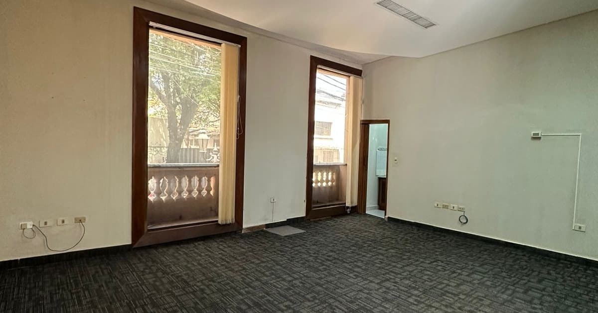 Alquilo: Oficina Estilo Colonial Con Estacionamiento Para 12 Vehículos – 2