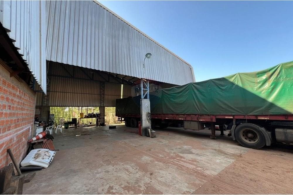 Alquilo Amplio Tinglado con Oficinas en Limpio – 3