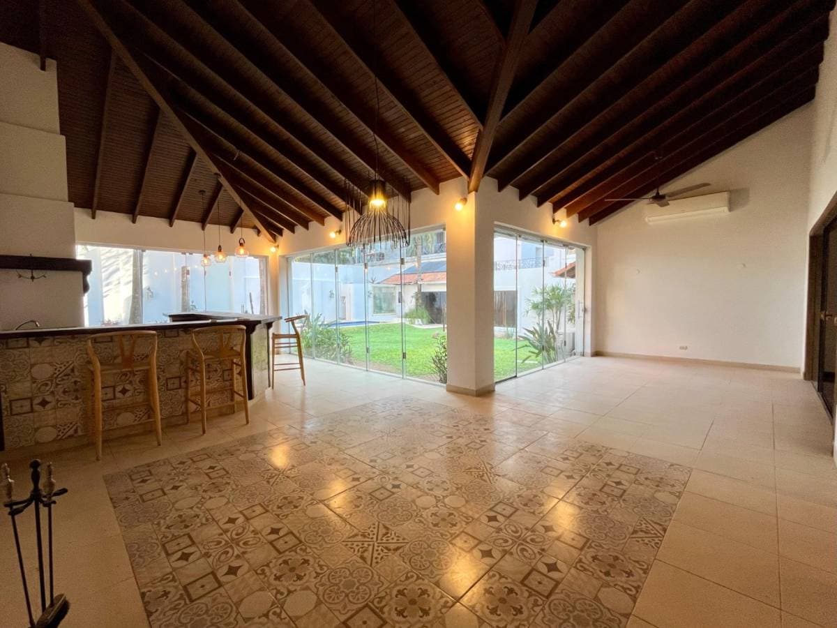 ALQUILO HERMOSA CASA, ZONA MOLAS LOPEZ – 3