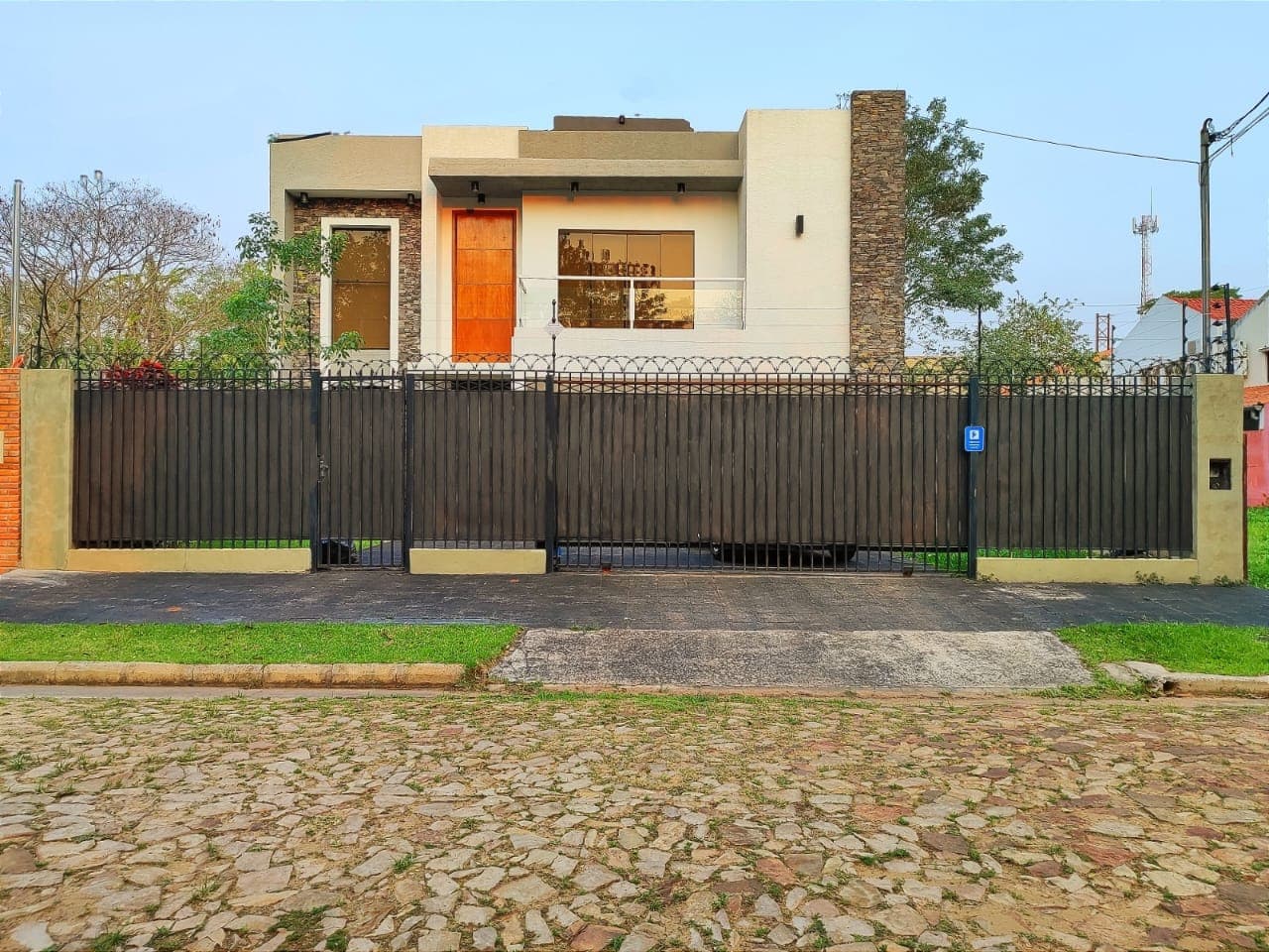 EN VENTA HERMOSA RESIDENCIA EN BO. KENNEDY – 2